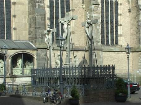 Xanten : Südportal des Doms St. Viktor, Kreuzigungsgruppe